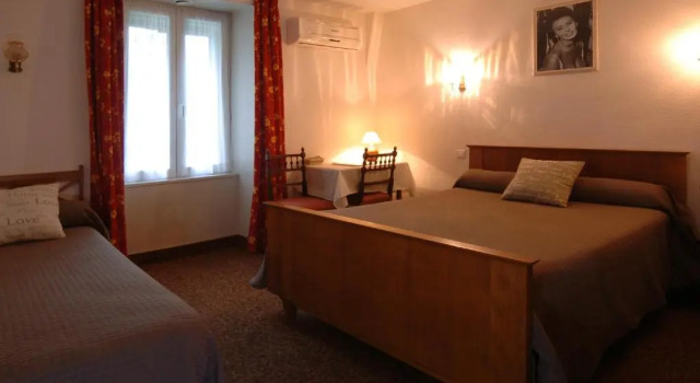 Трёхместный номер Standard Hôtel du Lion dOr