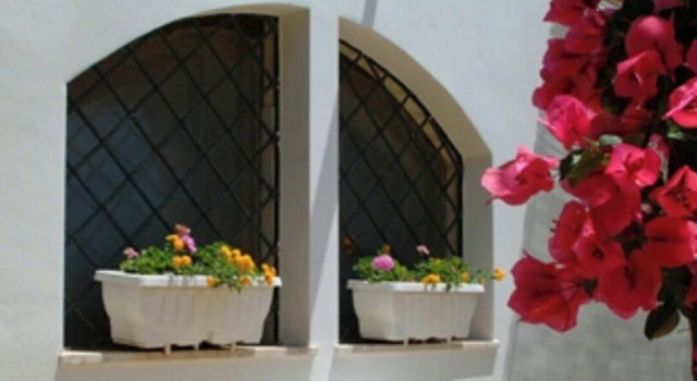 Stunning Quadruple Room in Ancient Masseria Near the sea in a Quiet Olive Trees, Забронировать Отель Роза-Марина Остуни, рядом с Пляж Роза-Марина