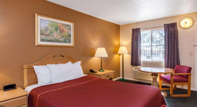Двухместный номер Standard Howard Johnson by Wyndham Bakersfield