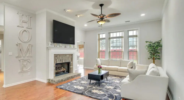 3 Mi to Oglethorpe Mall: Home w/ Fenced Yard!, 预订 度假屋 萨凡纳 佐治亚州