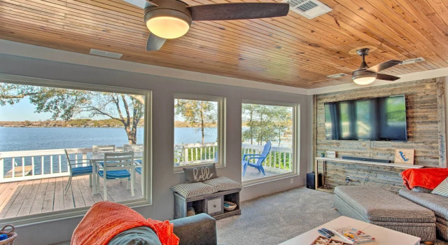 Dock & Fire Pit: Lakefront Cedar Creek Home!, Reserva ahora Hotel Enchanted Oaks Estados Unidos