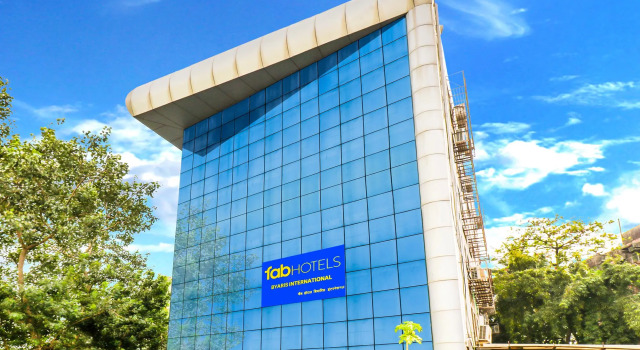 FabHotel Byaris International