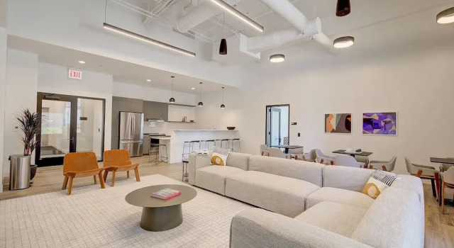 4BR Group Retreat Near Lincoln Park, Забронировать Апартаменты/квартира Апартаменты Чикаго, рядом с Театр "Степпенволф", Апартаменты/квартира