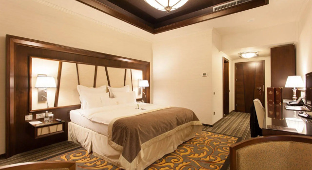 Metropolis Hotel, Varaa Hotelli Bistrita 