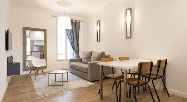 F2 mezzanine centre ville 1 min de la mer, Забронировать Отель Сен-Рафаэль Mimosa Road