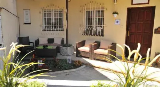 Sweet House Hostel, Забронировать Хостел Отели Белграда с парковкой, рядом с Музей Николы Тесла, Парковка