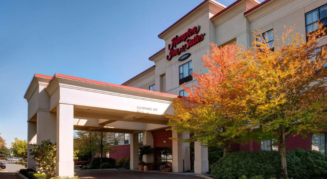 Кровать в общем номере Hampton Inn & Suites by Hilton Langley-Surrey