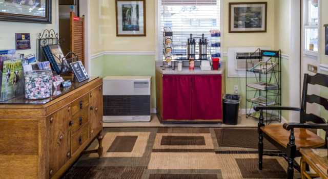 Charm Motel & Suites, Buchen Sie Motel Burney 