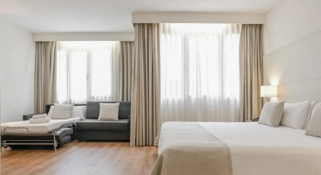 Трёхместные апартаменты Aparthotel Mariano Cubi Barcelona