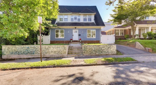Коттедж Chic Newark Vacation Rental: 3 Mi to Airport!