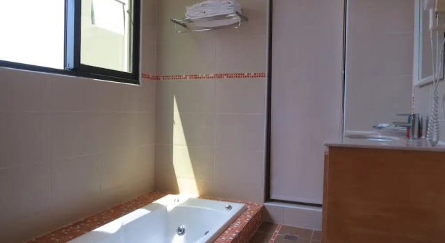 Четырёхместный номер Deluxe Tanhui Modern Hotel