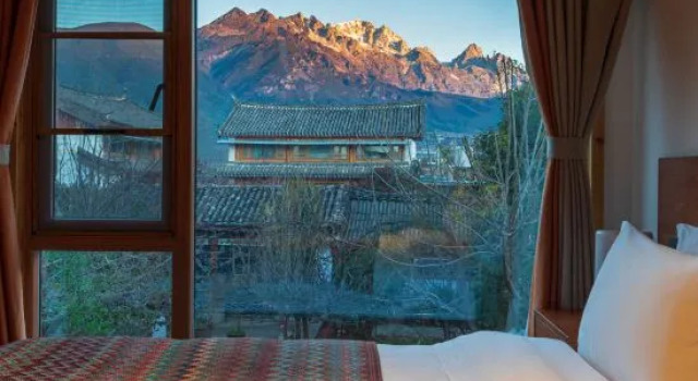 Люкс Comfort Moye Luxury Snow Mountain View Courtyard（Sunlight on Golden Mountains）Vacation Boutique Hotel