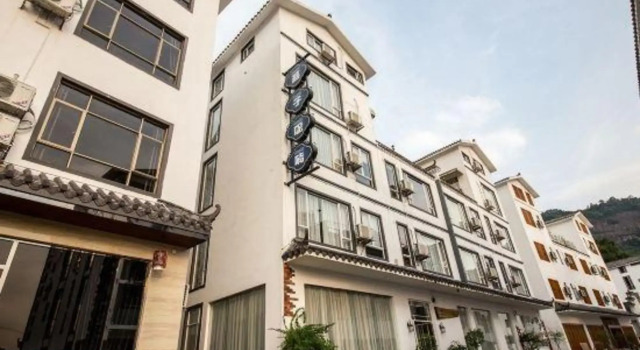A Song Of Spring, Rezervovat Hotel Hotely v Guangdong s bazénem, Bazén