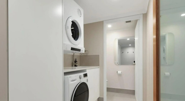 Unit 3 21 Park Generous and Comfortable Beachside Abode, Prenota Hotel Sunshine Beach 