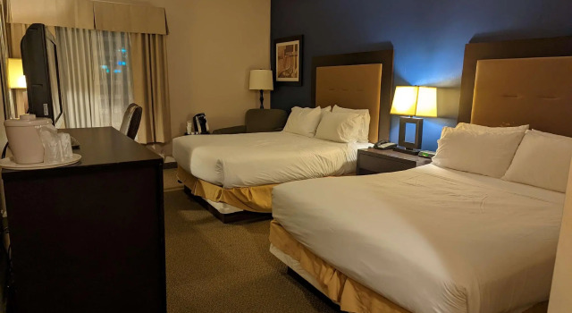 Четырёхместный номер Standard Wingate by Wyndham Ashland