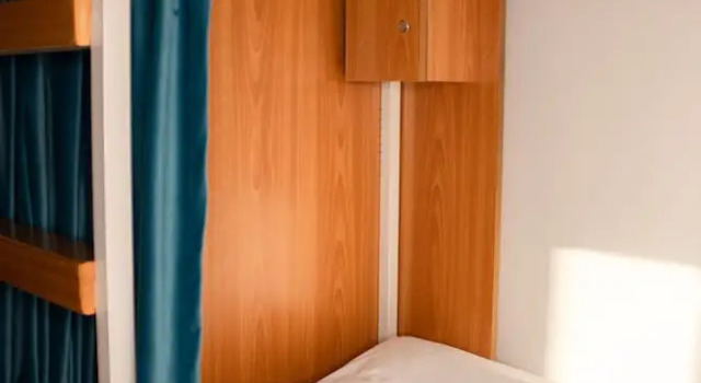 Кровать в общем номере (мужской номер) с видом на город Lunar Hostel