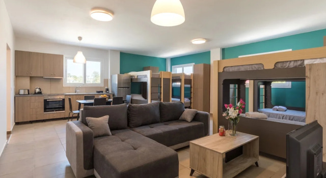 Кровать в общем номере Local Hostel & Suites