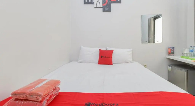 Двухместный номер Standard RedDoorz at K23 Rungkut Madya