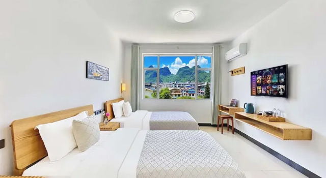 Двухместный номер Comfort с видом на горы Yangshuo Singing River Climbers House 阳朔八月客栈 原江缘攀岩客栈