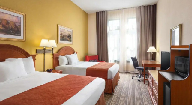Четырёхместный люкс c 1 комнатой Country Inn & Suites by Radisson, St Charles Historic District