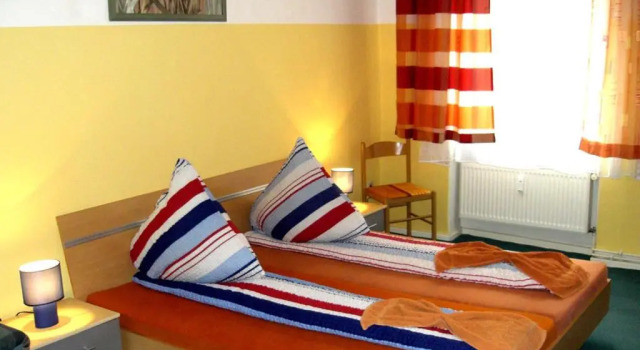 Hotel-Pension-Grand, Varaa Hotelli Neukölln Berliini, lähellä Leinestrasse