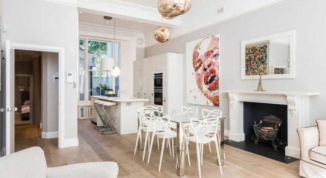 Bright and Spacious 2 bed Flat in Notting Hill, Забронировать Отель Отели Лондона с парковкой, рядом с St George's Campden Hill, Парковка