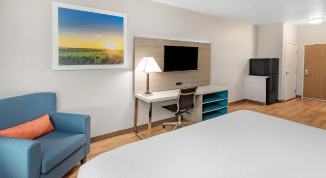 Двухместный номер Days Inn & Suites by Wyndham San Antonio near Frost Bank Center