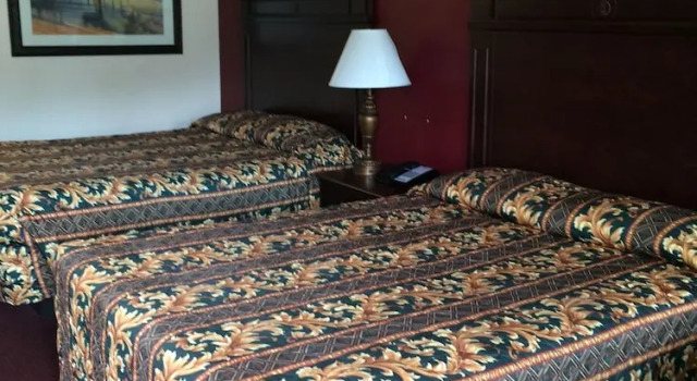 Ozark Inn, Varaa Hotelli Mena 