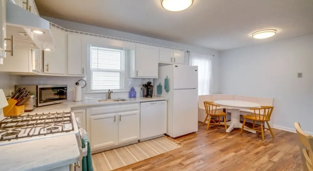 Коттедж Pet-Friendly Villas Vacation Rental: Walk to Bay