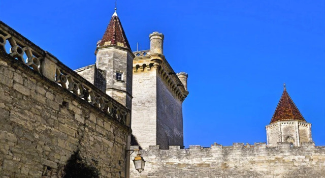 Uzes, With a Pool in 2017, Steps to Place aux Herbes, 16th c 2 Bedrooms 1 Bathroom Home, Rezervasyon Daire Gard daireler, Daire