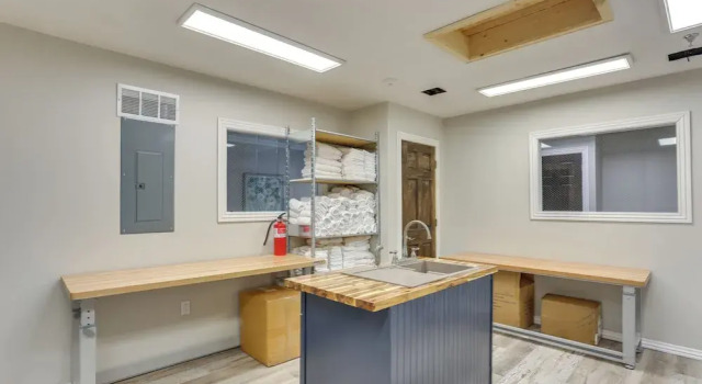 Walk to Ocu, Golf: Updated Oakland City Studio!, Book Lejlighed Oakland City USA