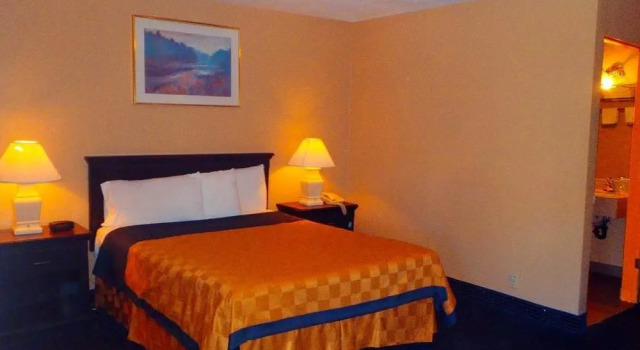 Americas Best Inn Flagstaff, Забронировать Отель Отели Флагстафф с парковкой, рядом с Greater Flagstaff Chamber of Commerce, Парковка