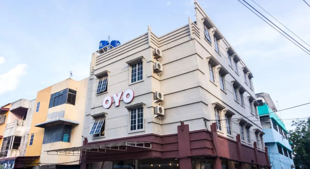 OYO 1671 D-one Hotel, Prenota Hotel Batam Indonesia