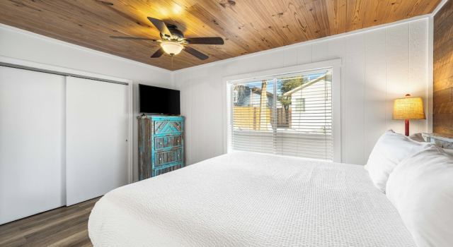 Коттедж Dog Friendly + Private Pool; 0.1 Miles to the Beach!