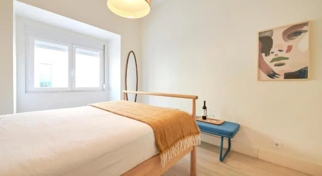 Charming 3BR APT w/ patio, by TimeCooler, Забронировать Отель Лиссабон Эстремадура, рядом с Станция метро Sao Sebastiao — Проспект Герцога Авила