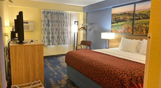 Номер Standard Days Inn by Wyndham Newton