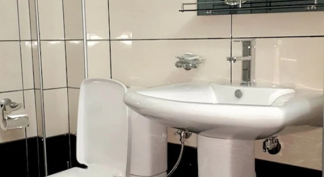 Трёхместный семейный номер Standard с балконом и с видом на реку RAMIS Hotel & Outdoor Sports Center