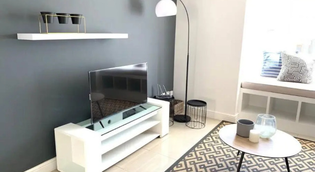 Modern 1-Bedroom in Vibey Sea Point, Cape Town