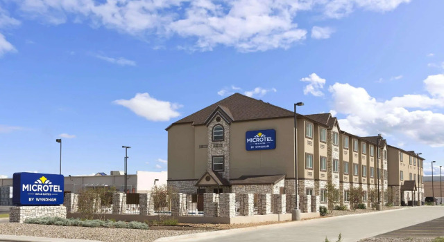 Кровать в общем номере Microtel Inn & Suites by Wyndham Odessa TX