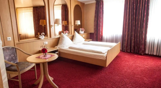 Двухместный номер Standard Hotel Nassauer Hof