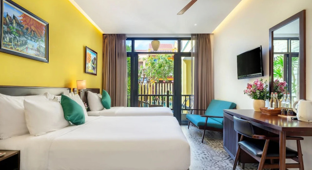 Трёхместный семейный номер Standard с балконом Villa Soleil Hoi An