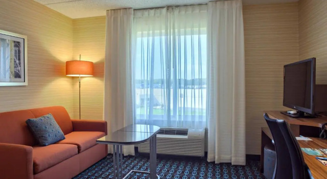 Четырёхместный люкс Executive Fairfield Inn by Marriott Harrisburg Hershey
