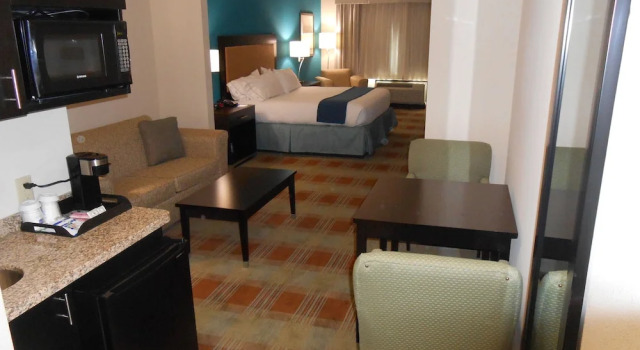 Люкс c 1 комнатой Holiday Inn Express & Suites Houston Northwest-Brookhollow by IHG