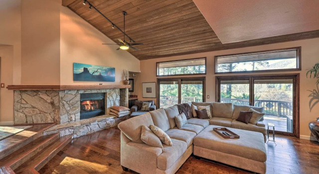 Коттедж Upscale Flagstaff Country Club Home w/ Mtn Views!