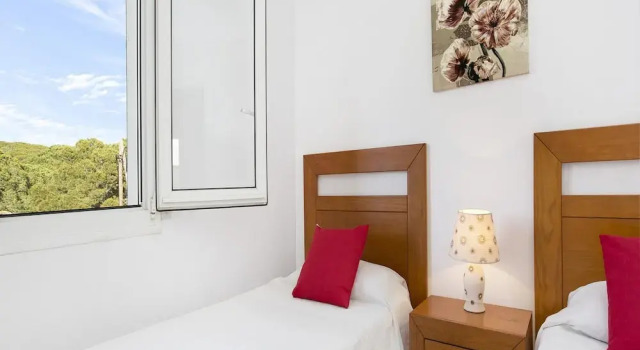 Apartment for 5 People Near Sea Beach