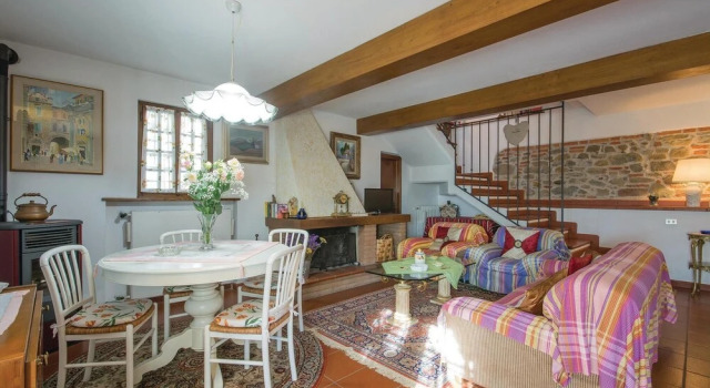 Beautiful Home In Uzzano Pt With Kitchen, Prenota Hotel Uzzano Toscana