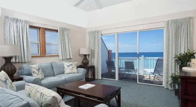 Номер Superior с балконом Pompano Beach Club