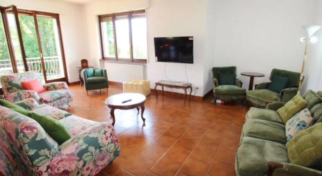 House Antonia Porto Valtravaglia, Забронировать Отель Отели Provincia di Varese с парковкой, Парковка