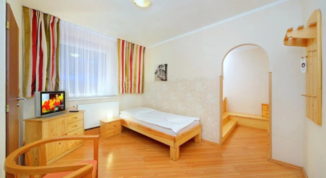 Hotel Lesana, Забронировать Отель Отели Шпиндлерув-Млин с парковкой, рядом с Горнолыжный курорт Шпиндлерув-Млин, Парковка