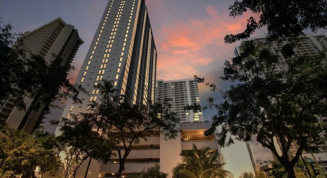 Tower 2 Suite 3709 - QQP, Забронировать Дом для отпуска Коттеджи Гонолулу, рядом с Royal Hawaiian Theater Legends in Concert Waikiki, Коттедж